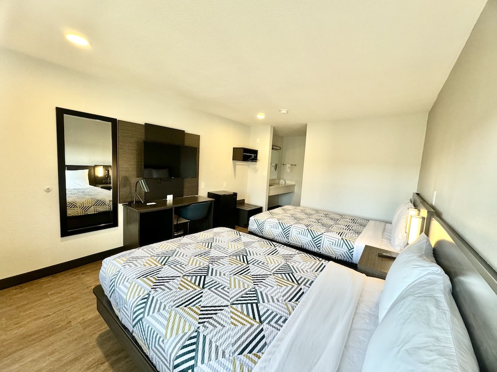 2 Full Beds - Deluxe, Mini Fridge