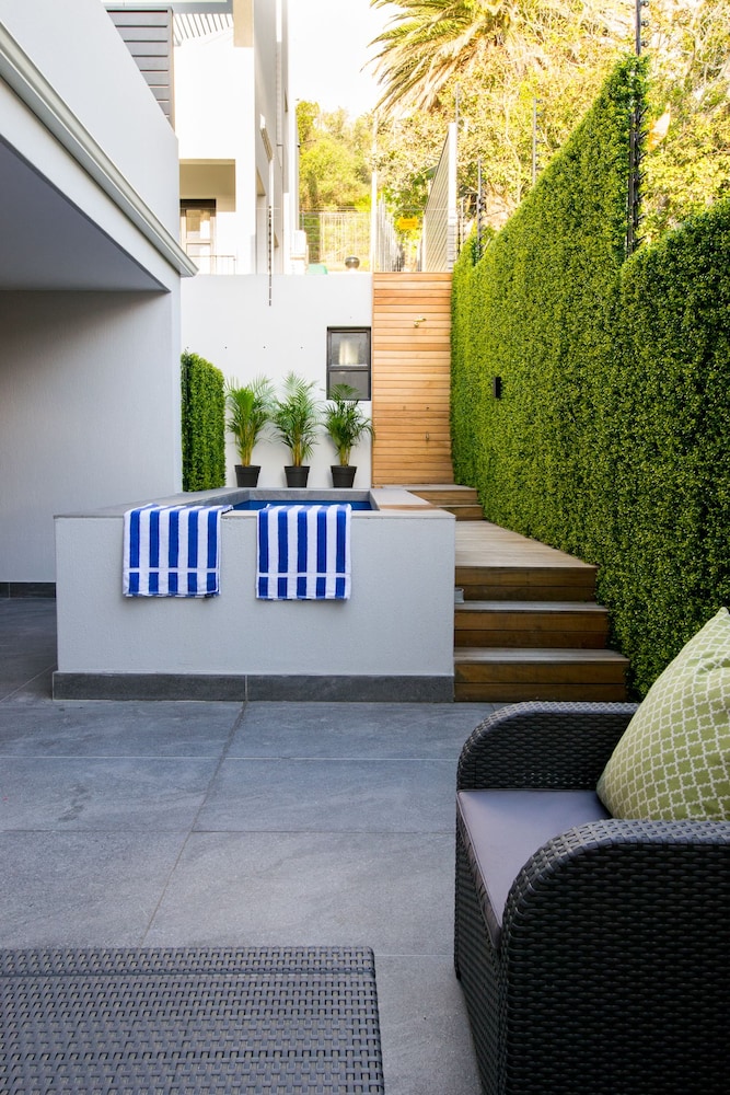 Central Beach Villas 26/28