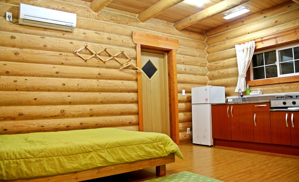 Jeju Jungmun Log Pension Resort 32/50