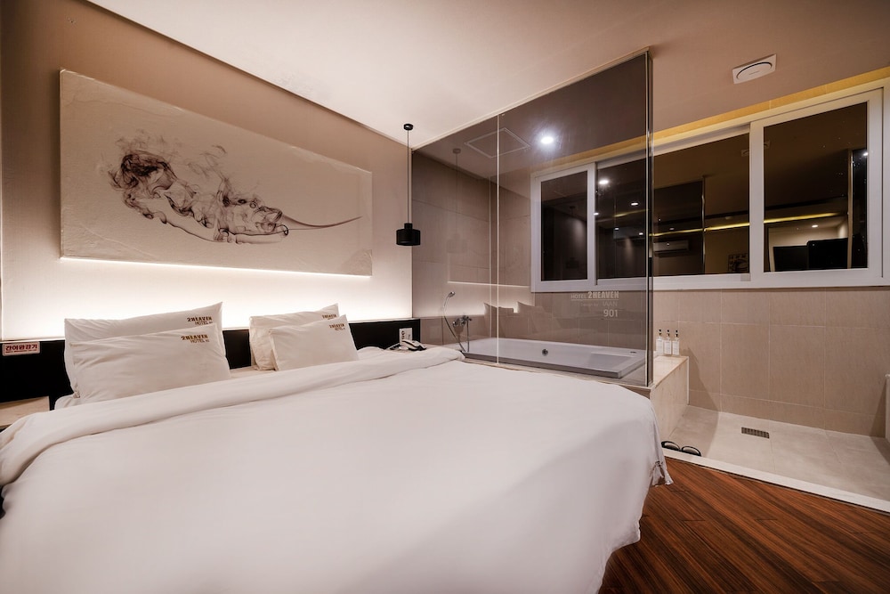 DELUXE, TWIN BEDS