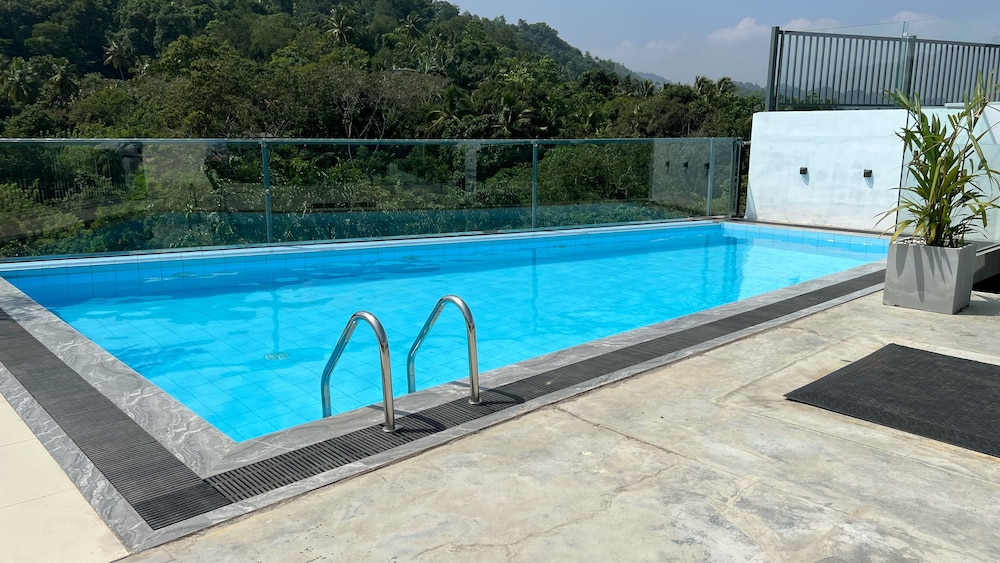 Rivendell Hotel 30/55