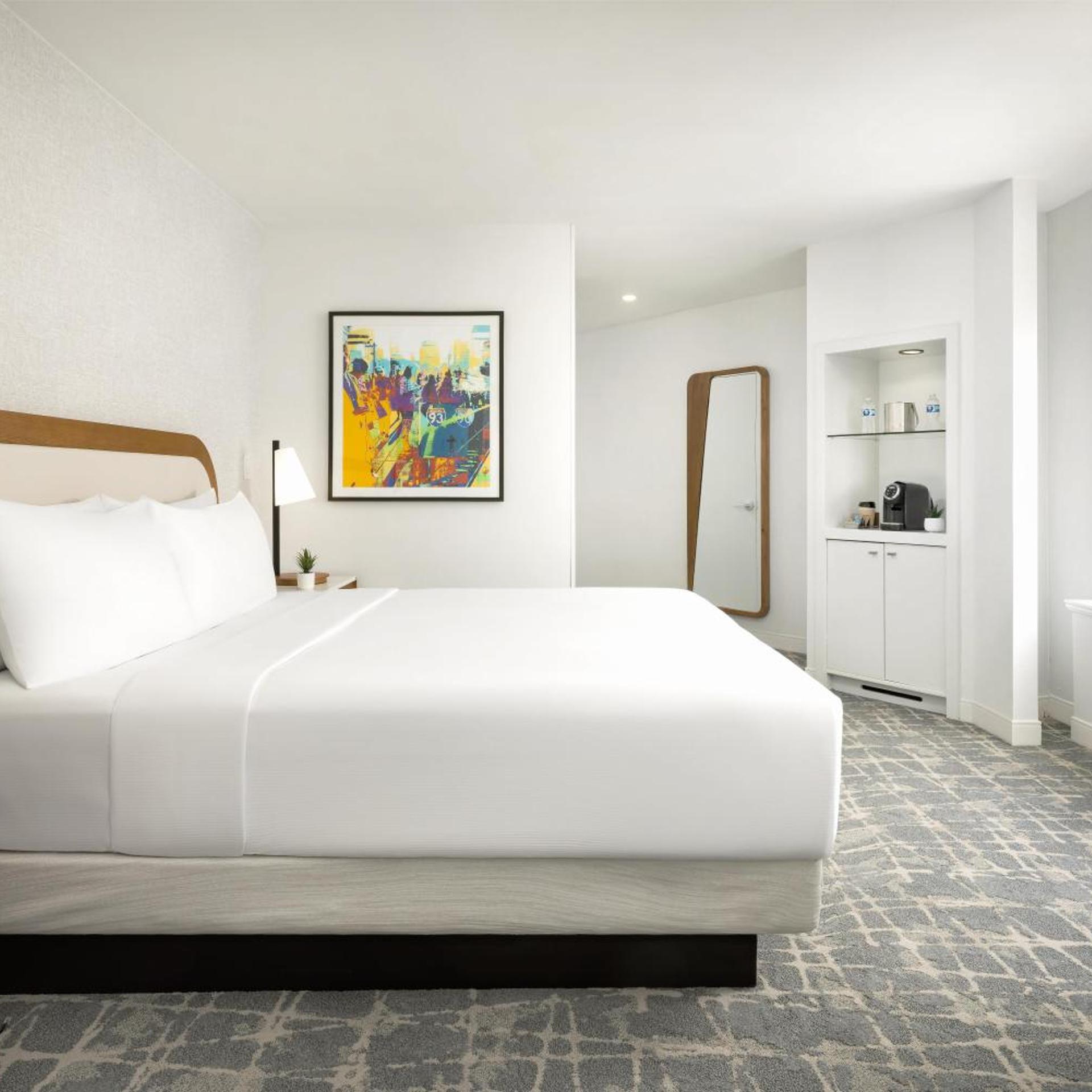 Skyline, King Bed, City View