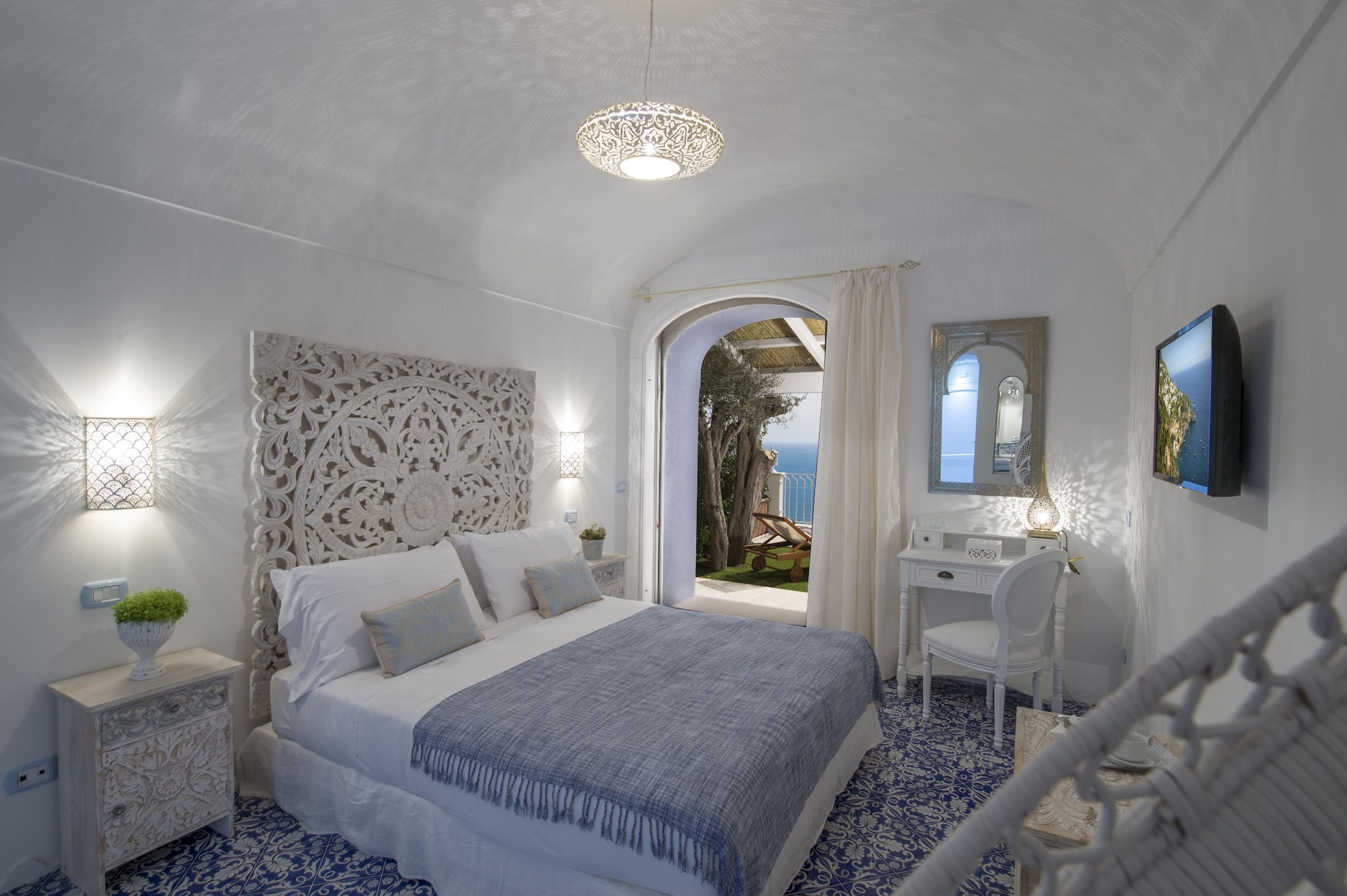 Junior Suite, 1 Queen and 1 Single Bed, Hot Tub