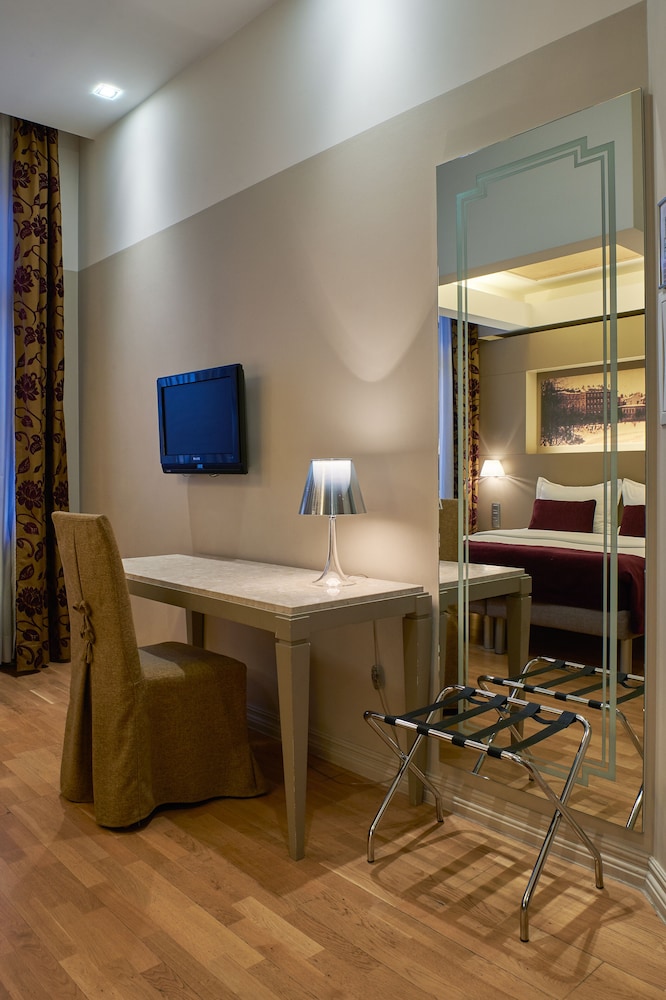 Opera Hotel 45/50