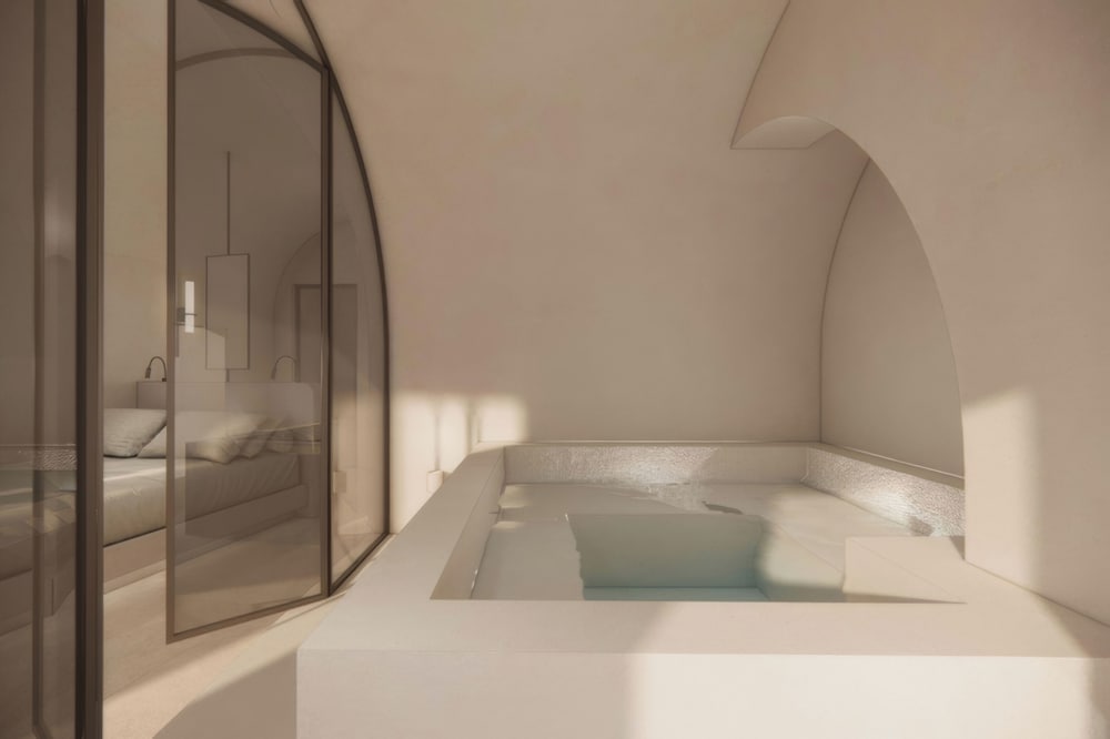 EXCLUSIVE, SUITE