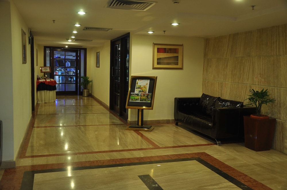 Le Lac Sarovar Portico 6/56