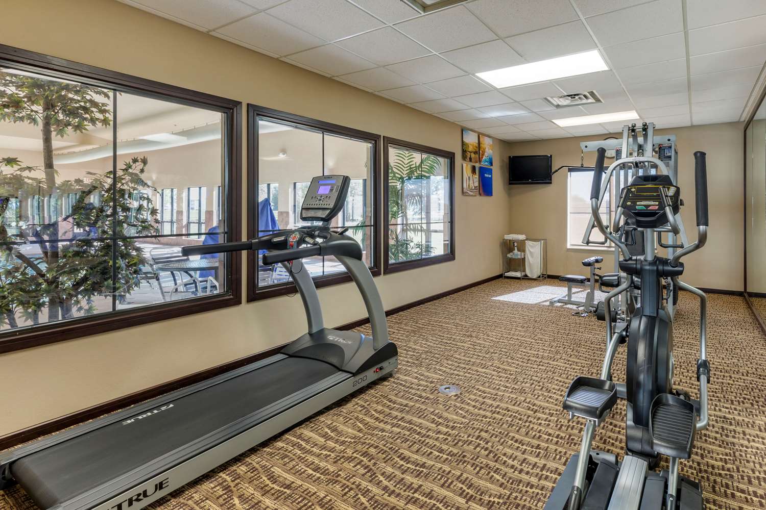 Comfort Inn & Suites Russellville I-40 13/21