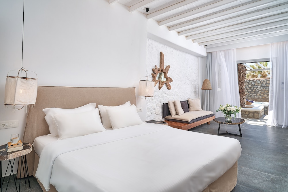 HIP, CHIC, SUITE