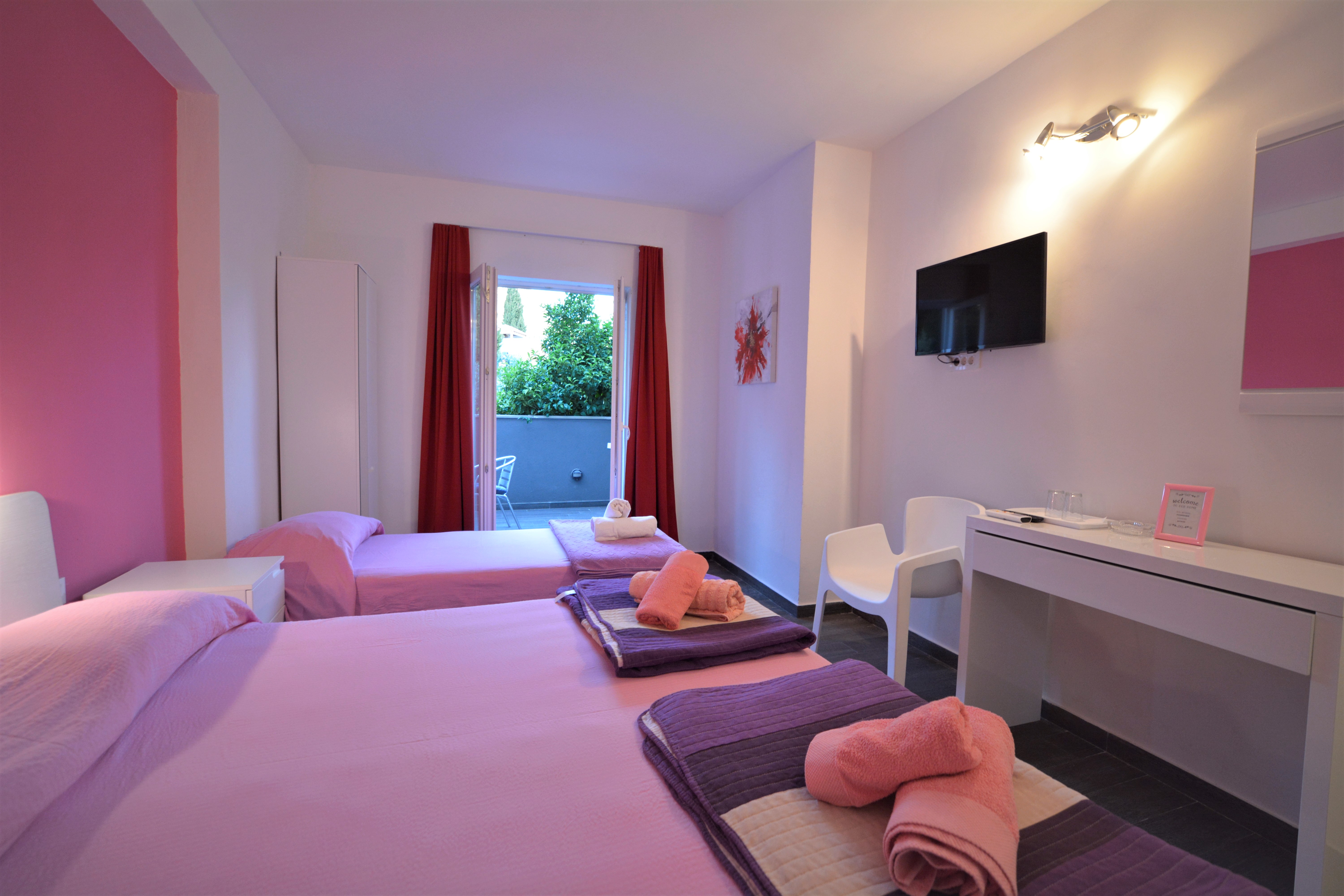 Room, Triple