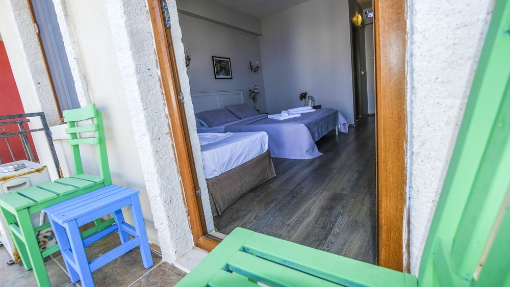 Karaburun Konak Hotel 50/50