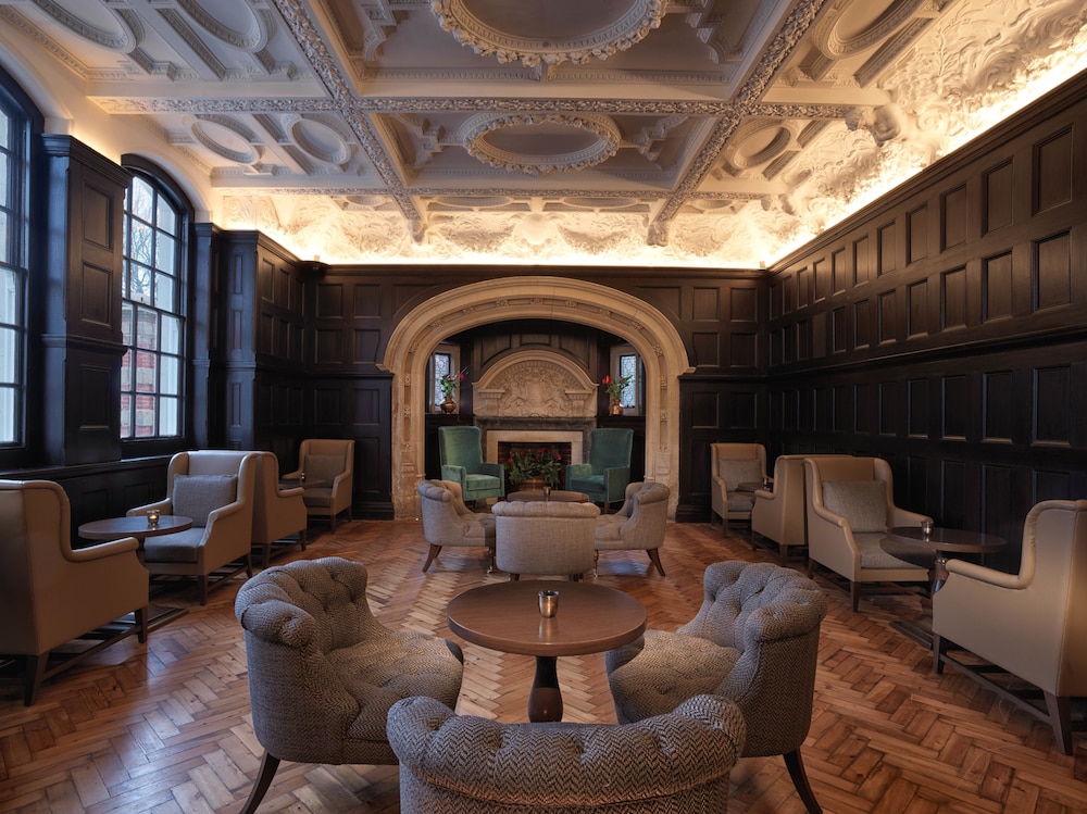 THE LALIT LONDON 56/72