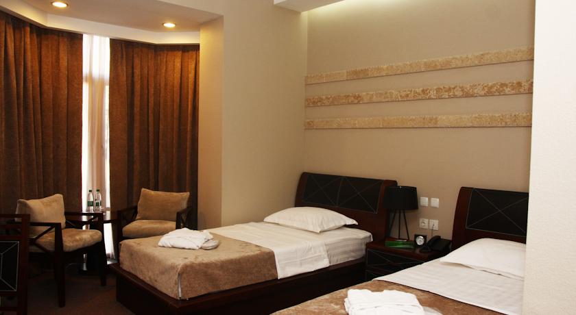 M GRAND HOTEL 8/15