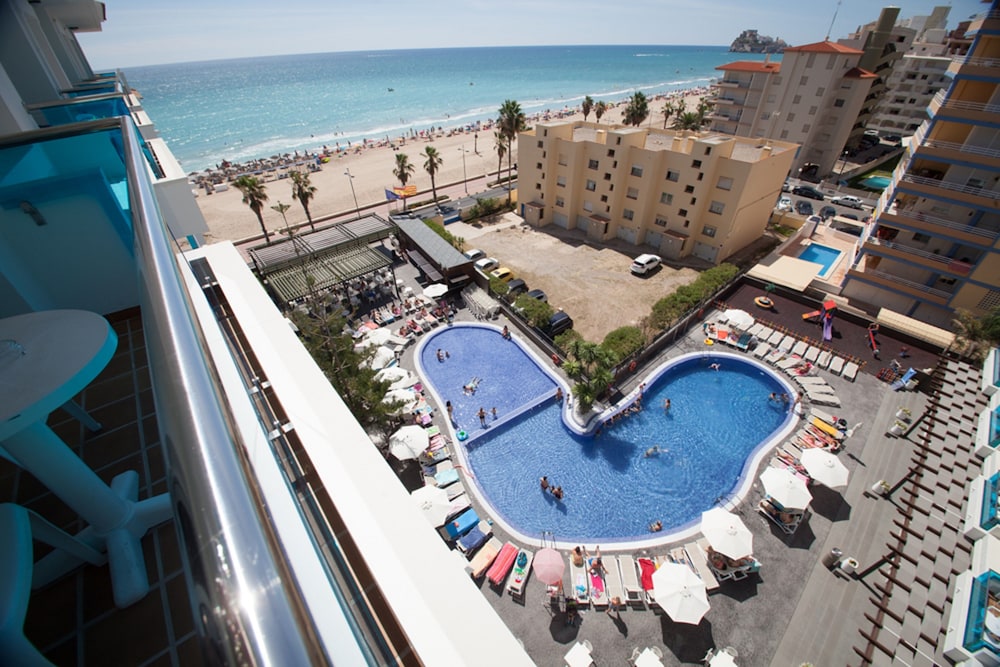 Acuazul Aparthotel and Spa 36/37