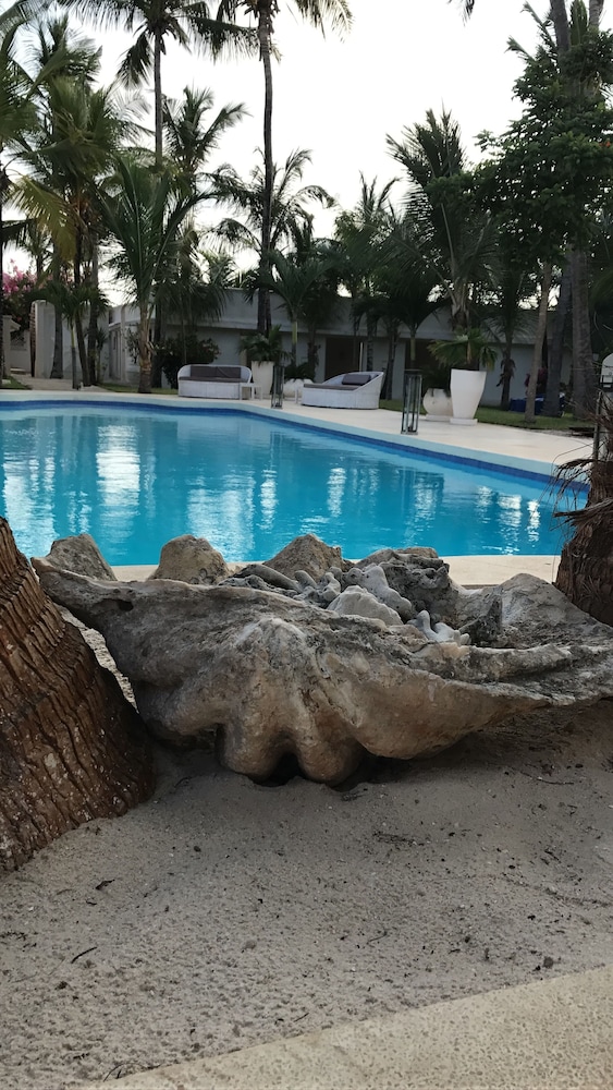 The Villa Luxury Suites Hotel 31/43