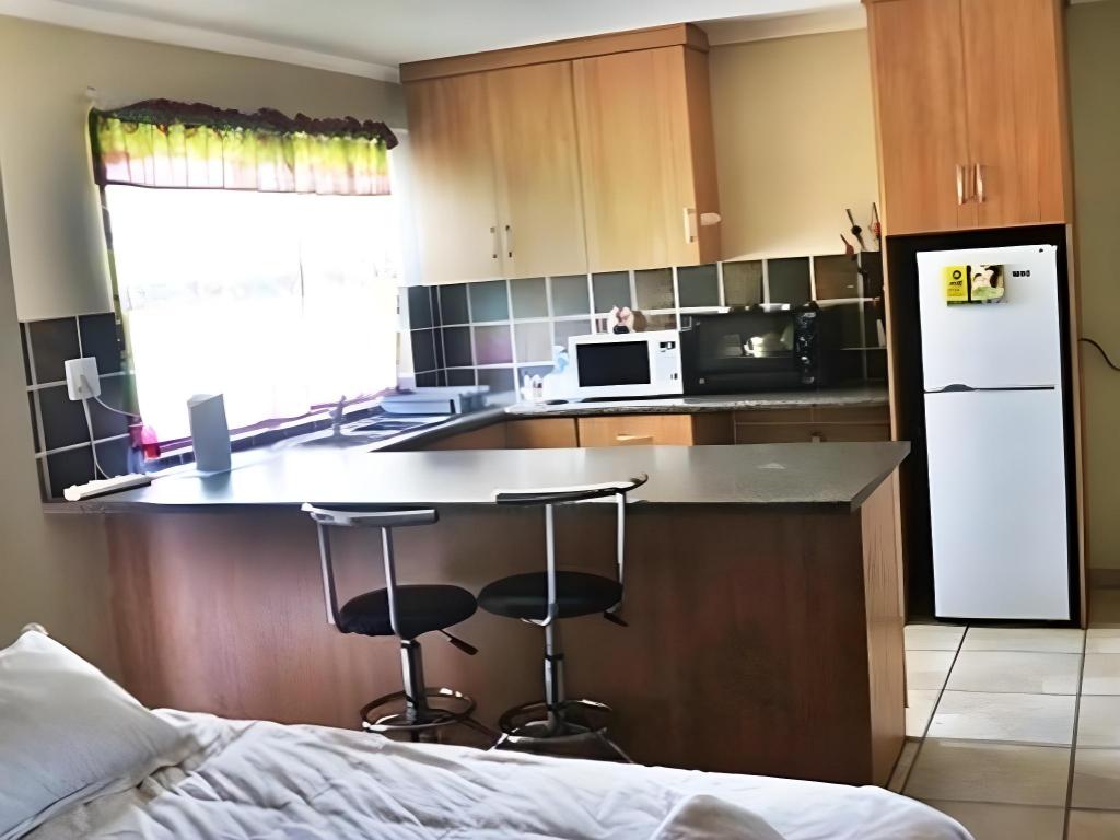 Travellers Nest Guesthouse 77/93