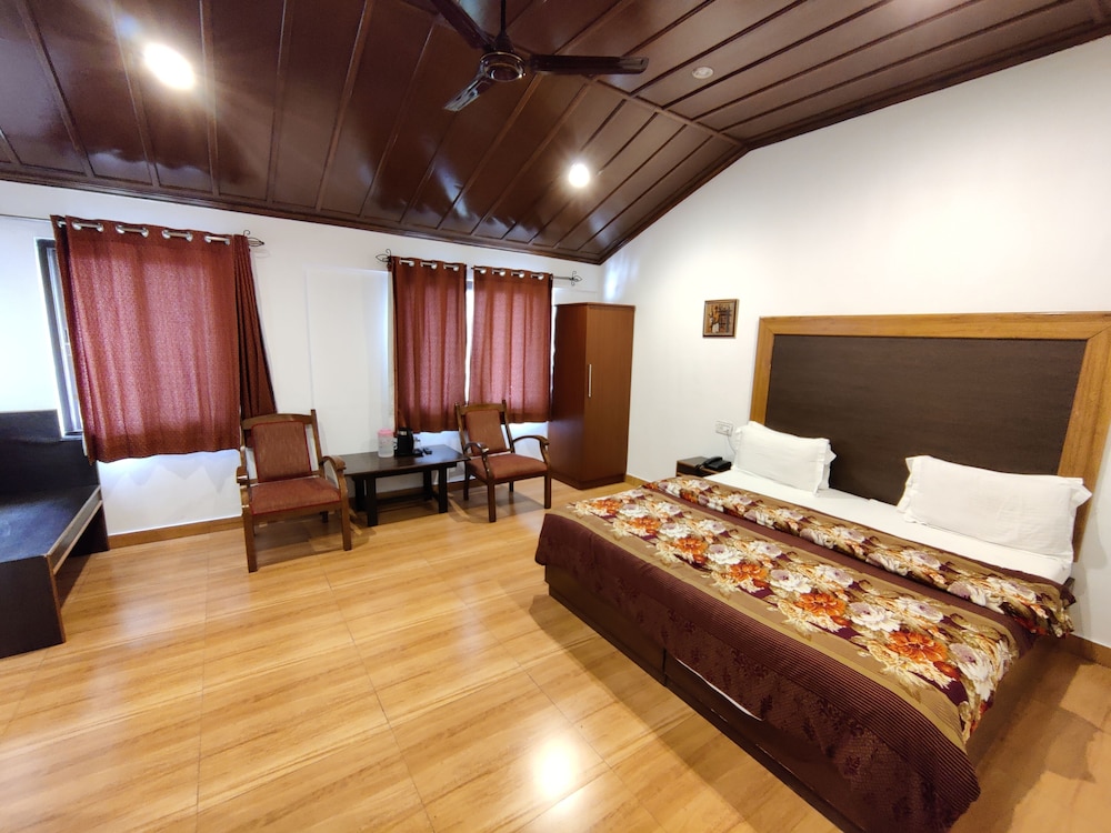 HOTEL HIMALAYAN CLUB 11/48