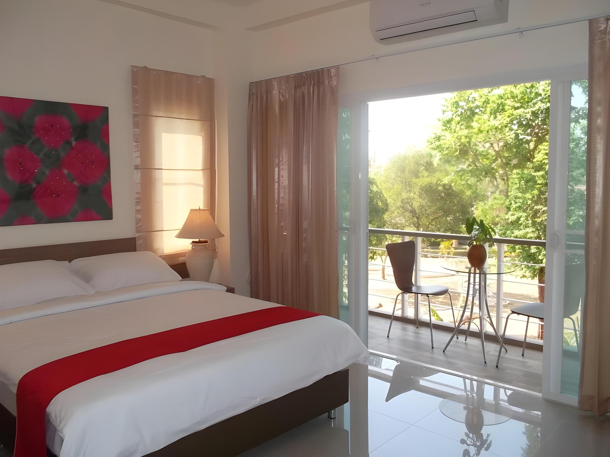 Room, Deluxe Building