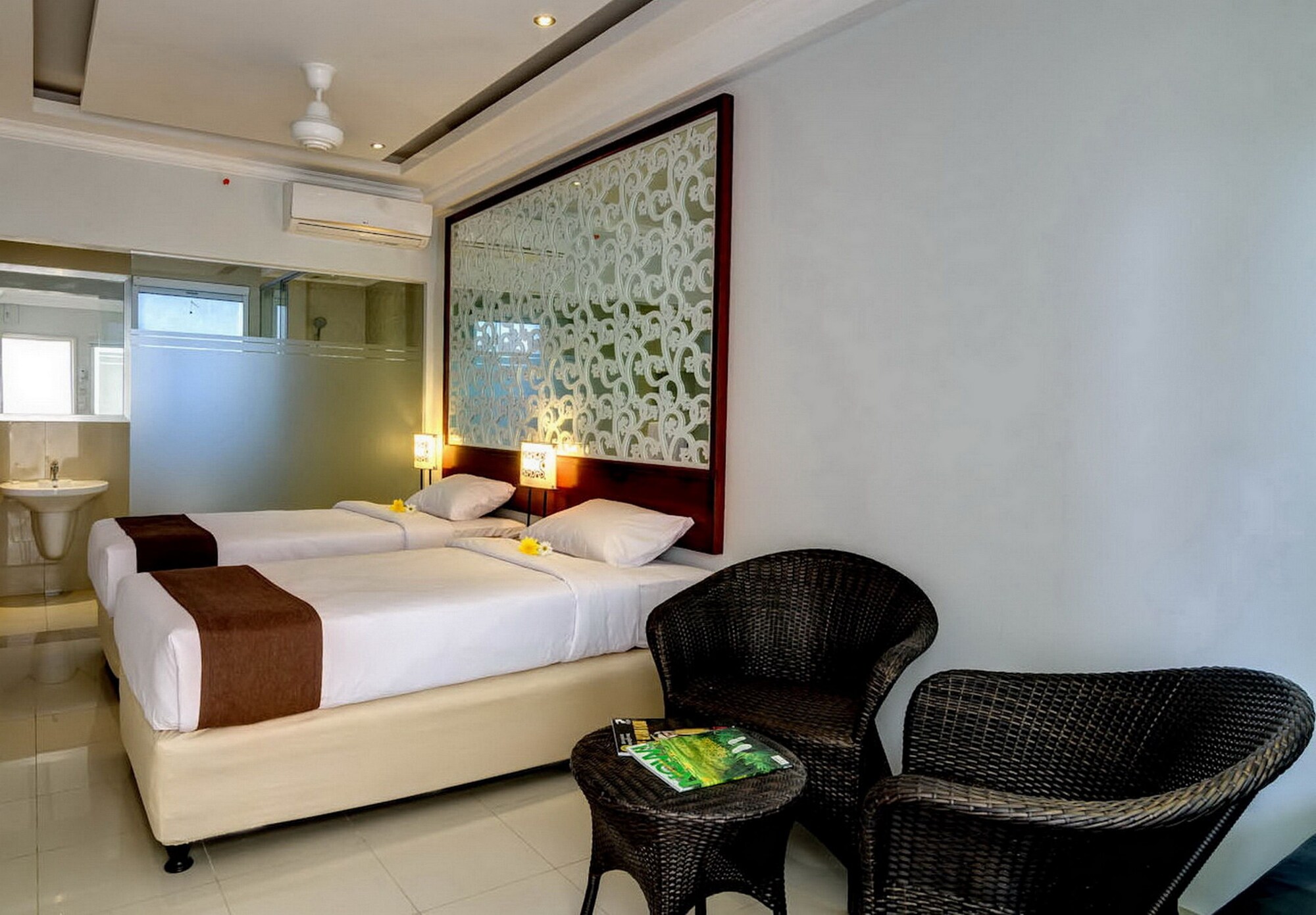 غرفة قياسية بسرير كوين، Samsara Inn 5/8