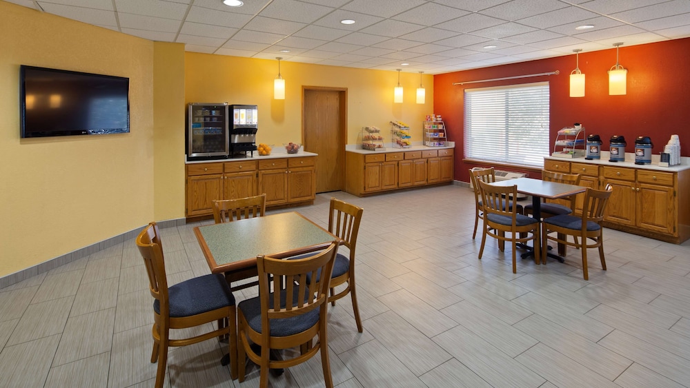 Best Western Holiday Manor 37/49