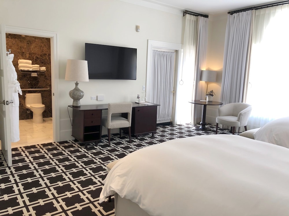 el PRADO Hotel 24/74