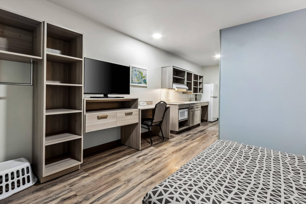 WoodSpring Suites Sumter near Shaw AFB 53/60