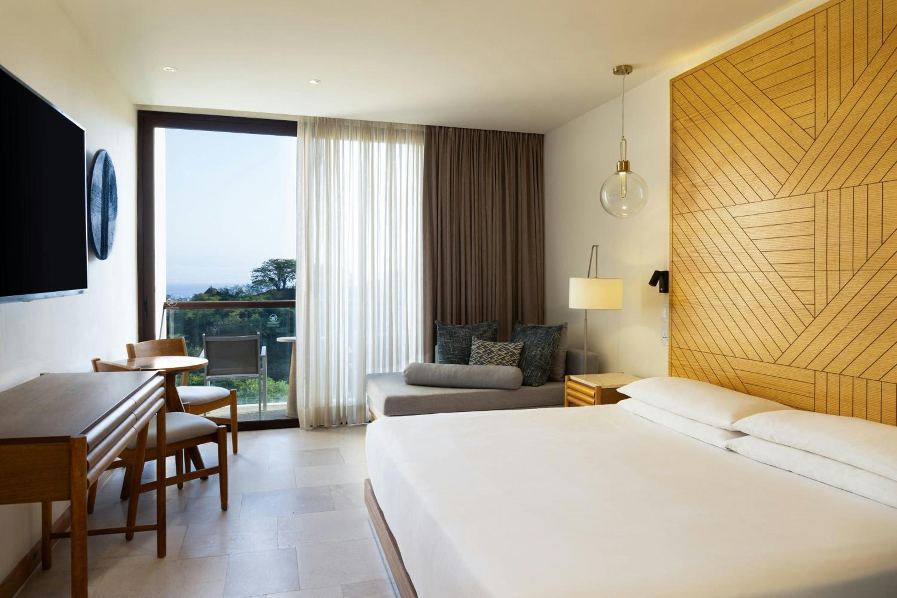 Guest Room, Deluxe, King Bed, Bay View, Sofa, Balcony