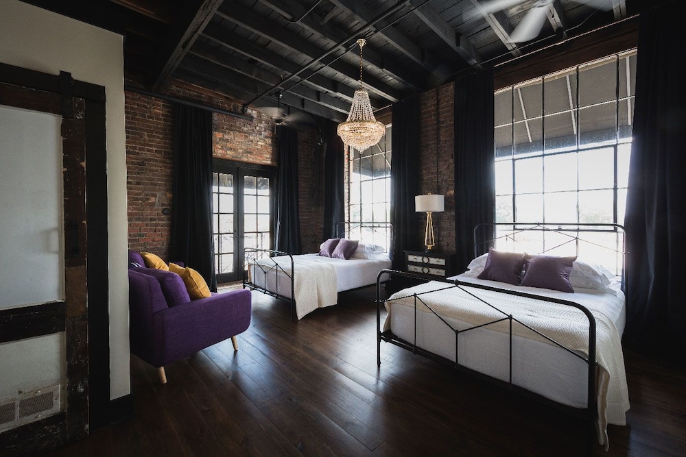 Gunrunner Boutique Hotel 15/63