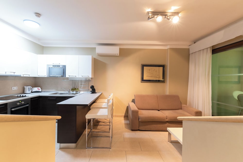 THE RESIDENCE 38/71