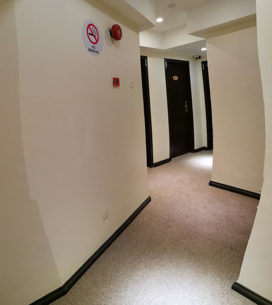 Ease Hotel 24/37