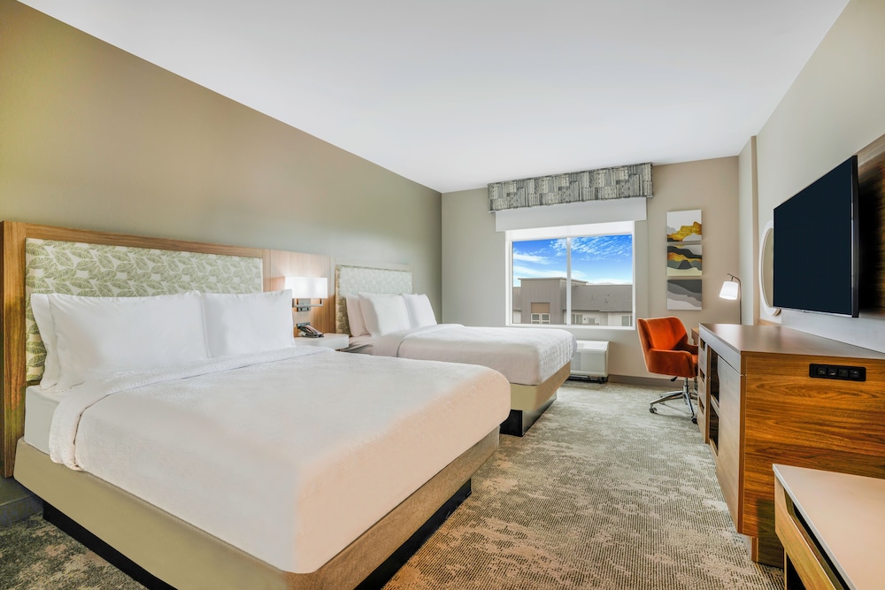 Room, 2 Queen Beds, Mountain View