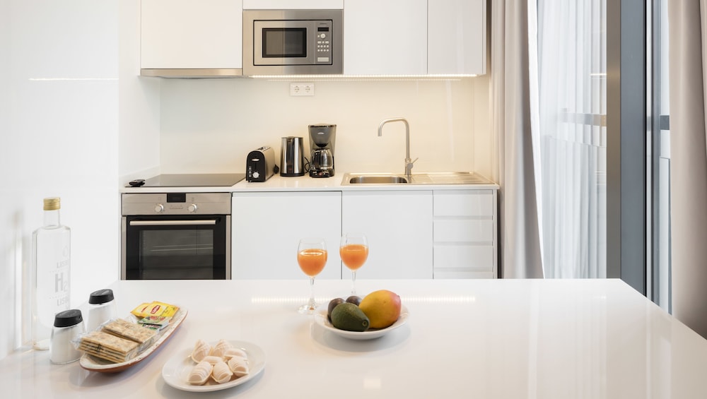Lisbon Serviced Apartments Parque 10/66