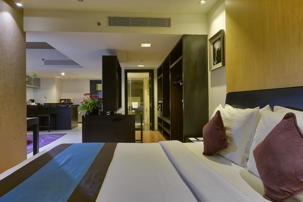 DAVANAM SAROVAR PORTICO SUITES 12/34