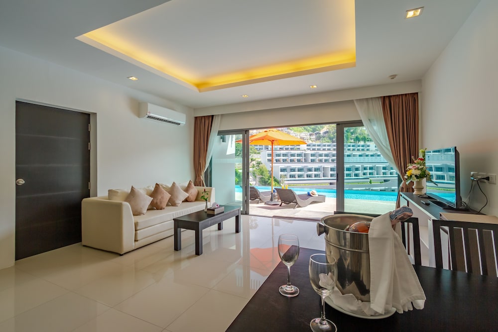 Patong Bay Hill Resort 35/70