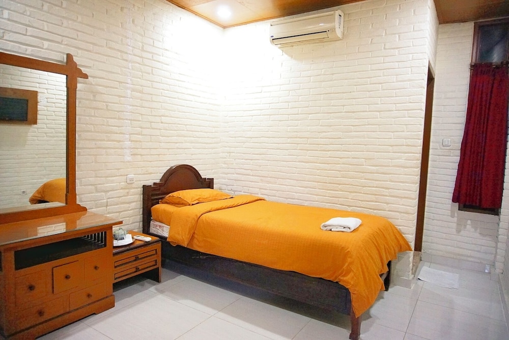 Arys Garden Hotel Yogyakarta 6/23