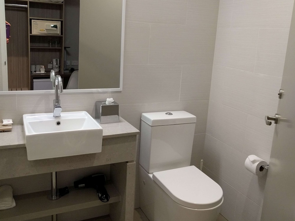 Ibis Styles The Entrance 48/50