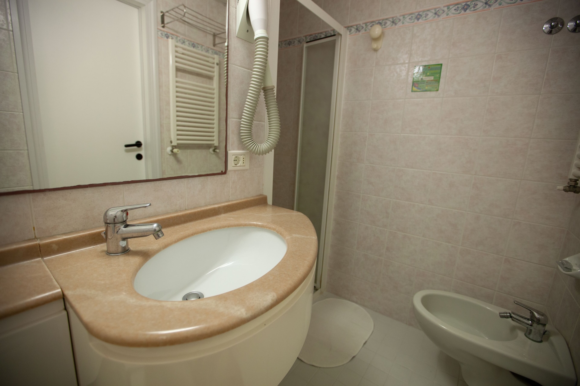 غرفة اقتصادية بشرفة مفردة بسرير كوين، Hotel Maestri 8/8