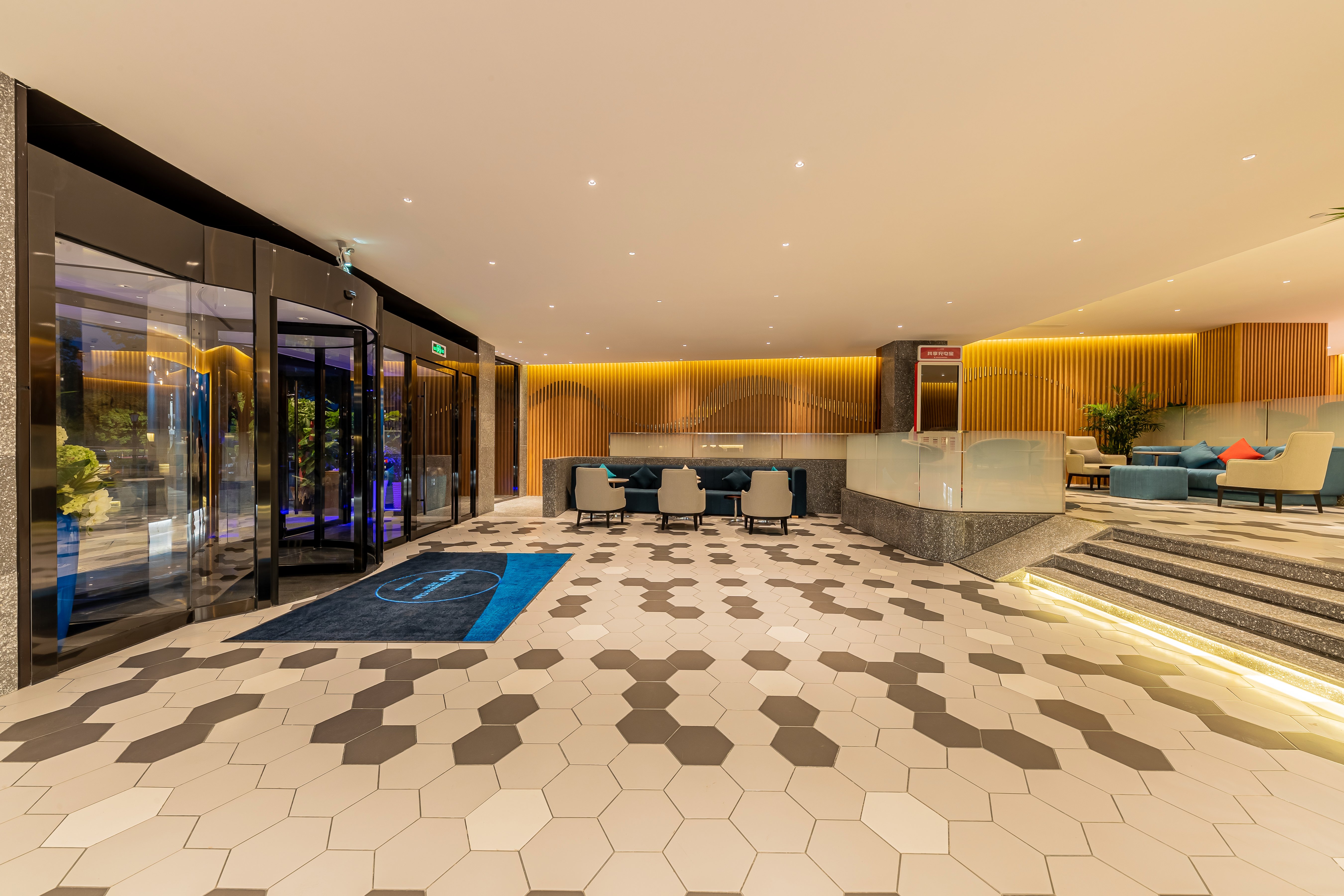 Holiday Inn Express Yichang Riverside 74/81