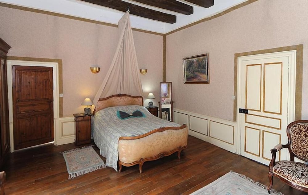 CHATEAU DE JALLANGES 16/61