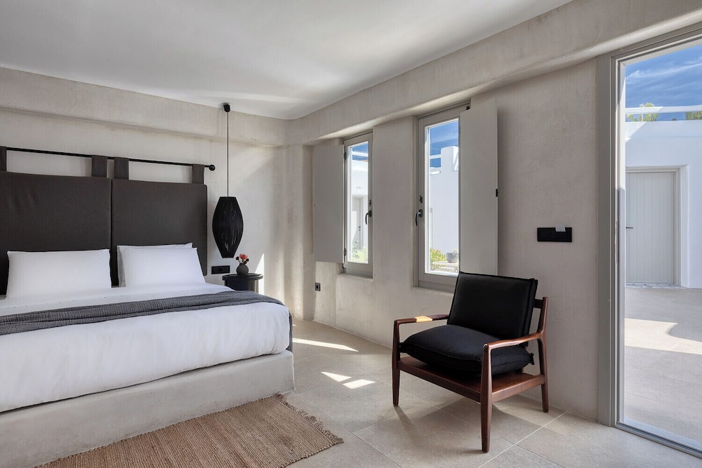 Cocoon, King Bed