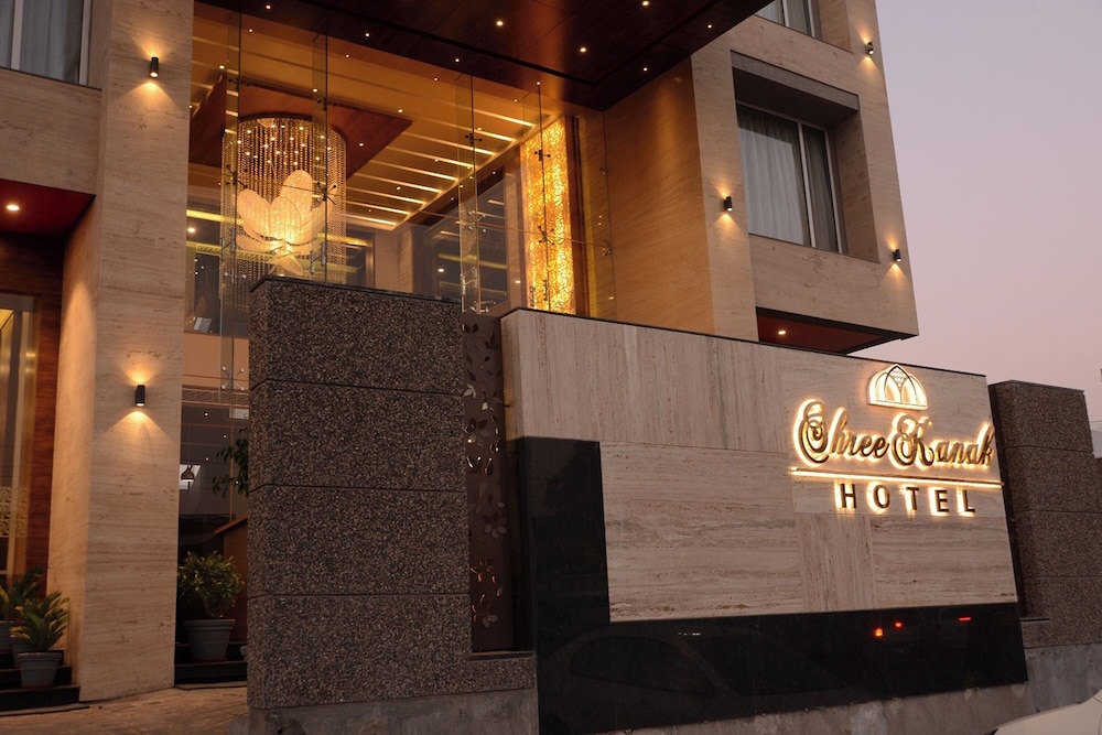 Crimson Park Shree Kanak Udaipur 9/50