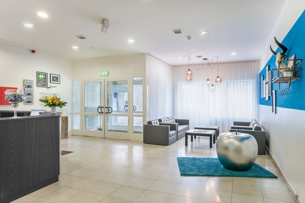 Hotel Mariella Airport 9/80