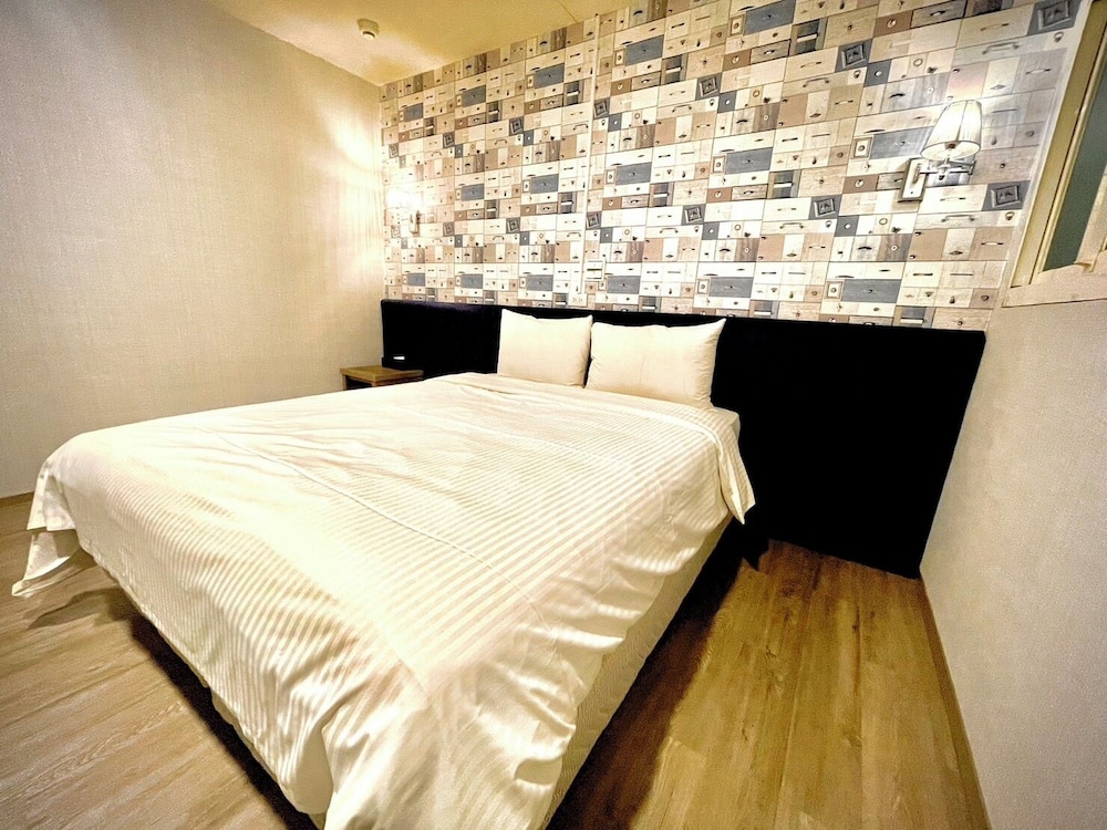 Walker Hotel Sanchong Zhengyi Branch 9/28