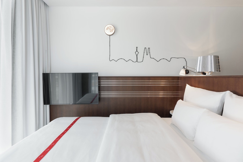Ruby, Select, Queen Bed