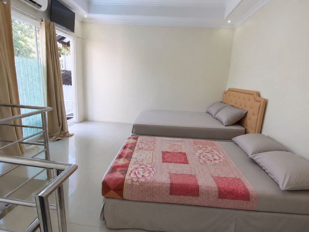 Deluxe, 2 Queen Beds, Pool Access