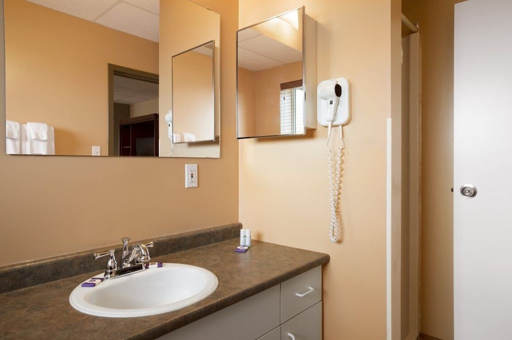 Central Suite Hotel Lloydminster 7/31