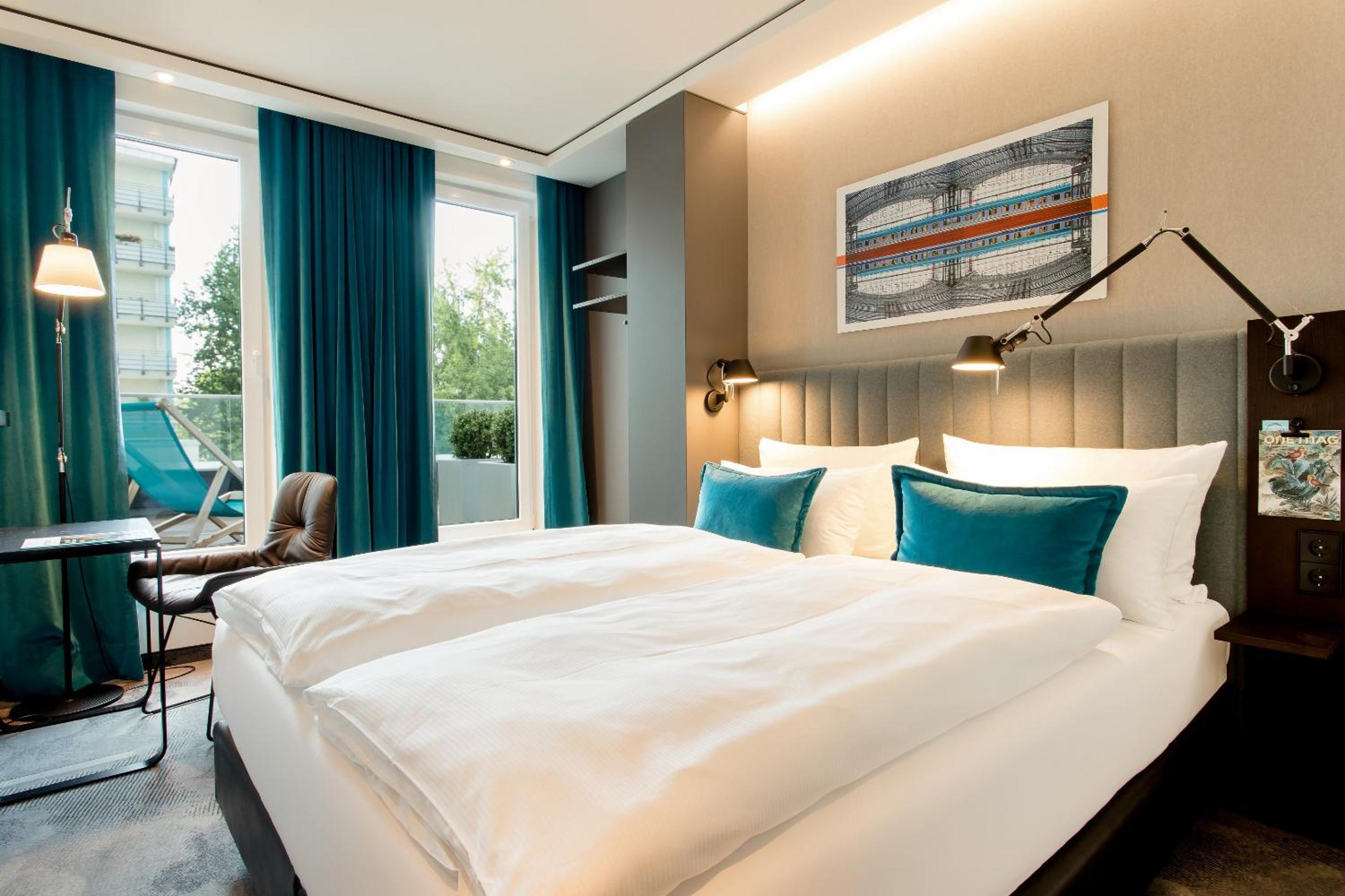 Superior, King Bed, Balcony, Hotel Motel One Berlin-Hauptbahnhof 4/9