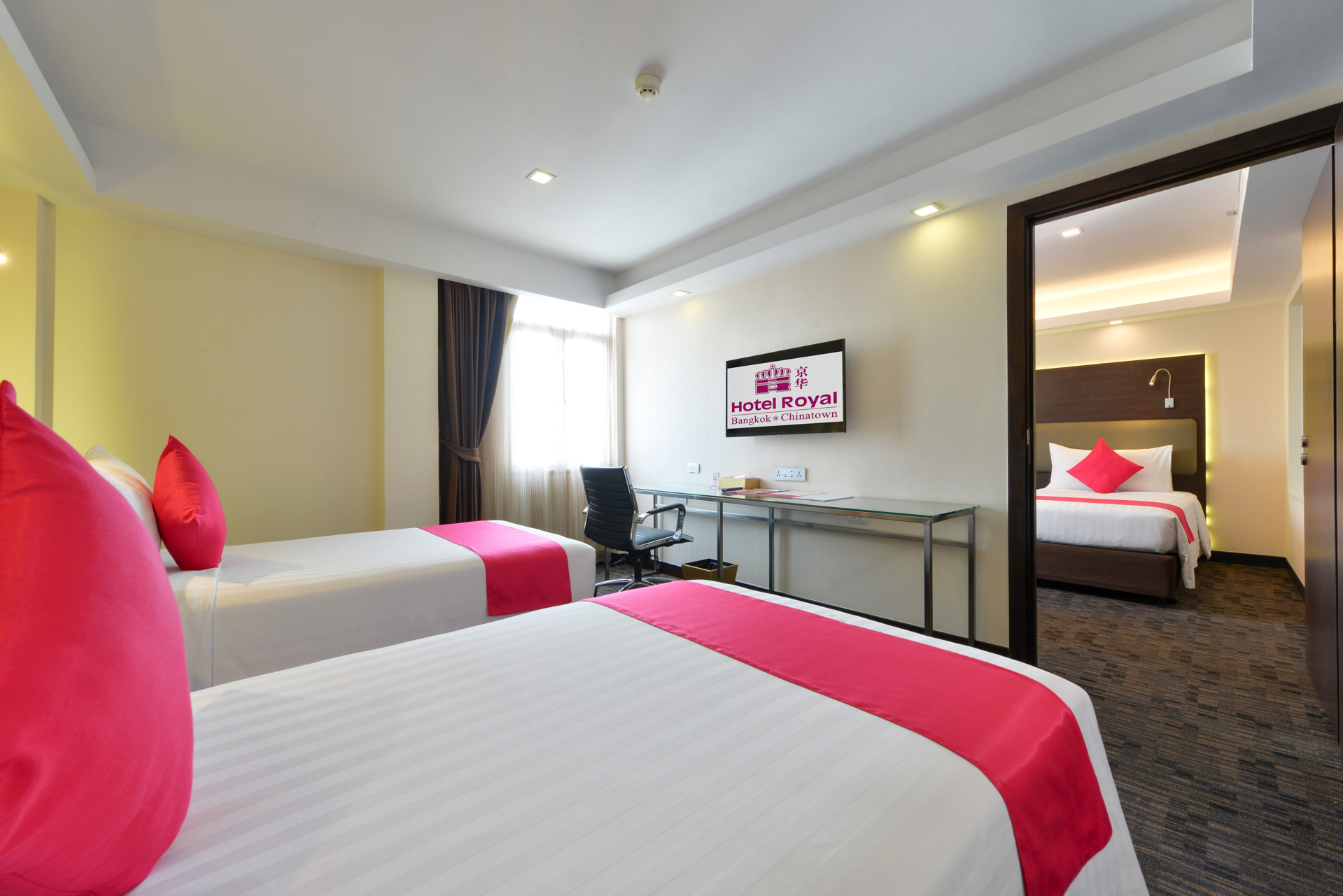 DELUXE  ROOM