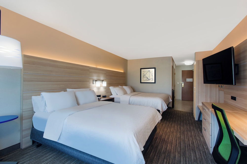غرفة قياسية بسريرين كوين، Holiday Inn Express Hotel Suites Lewisburg 2/3