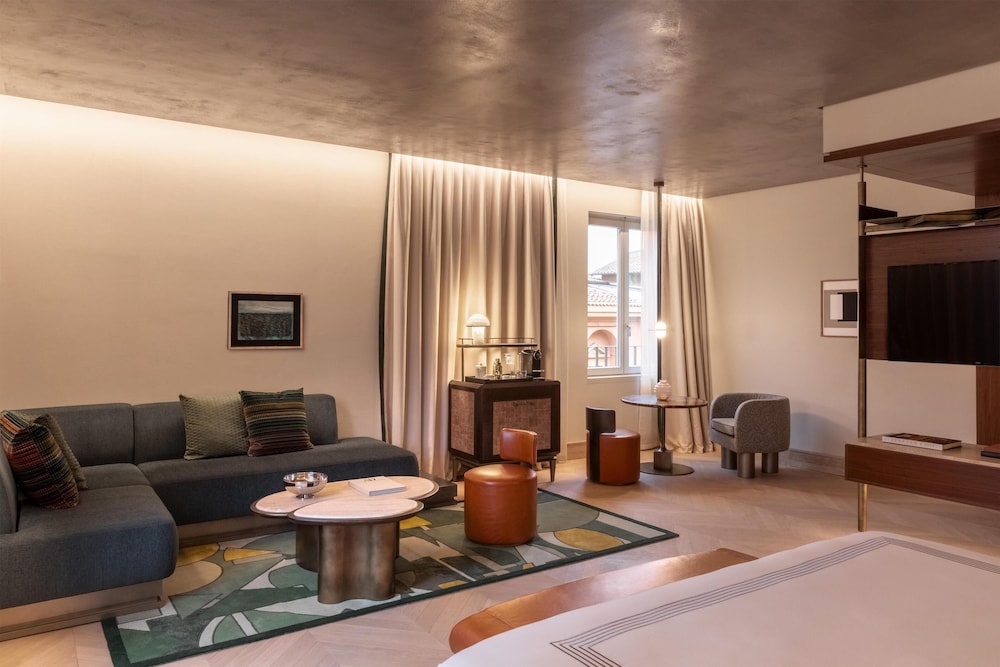 Thompson Rome, by Hyatt 30/50
