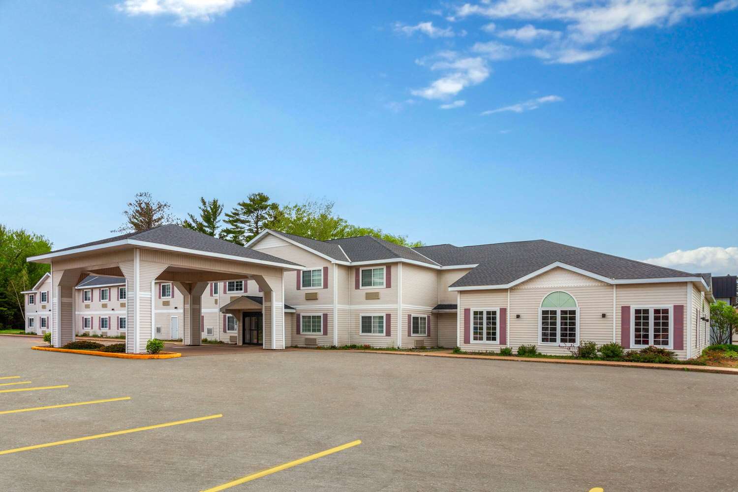 AmericInn Eagle by Wyndham River Downtown 21/26